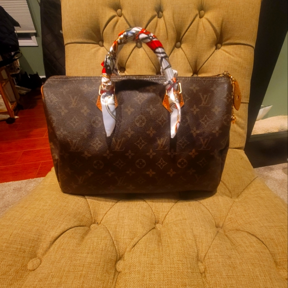 Authentic LV Speedy 35
